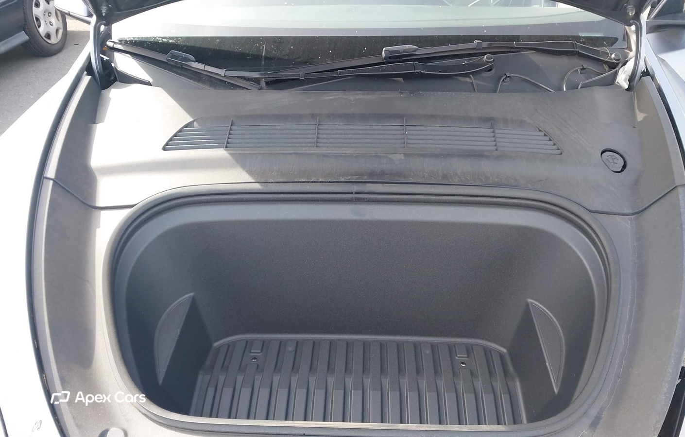 Tesla Model Y 2025