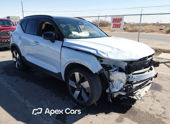 2024 Volvo XC40 - Image 1 of 5