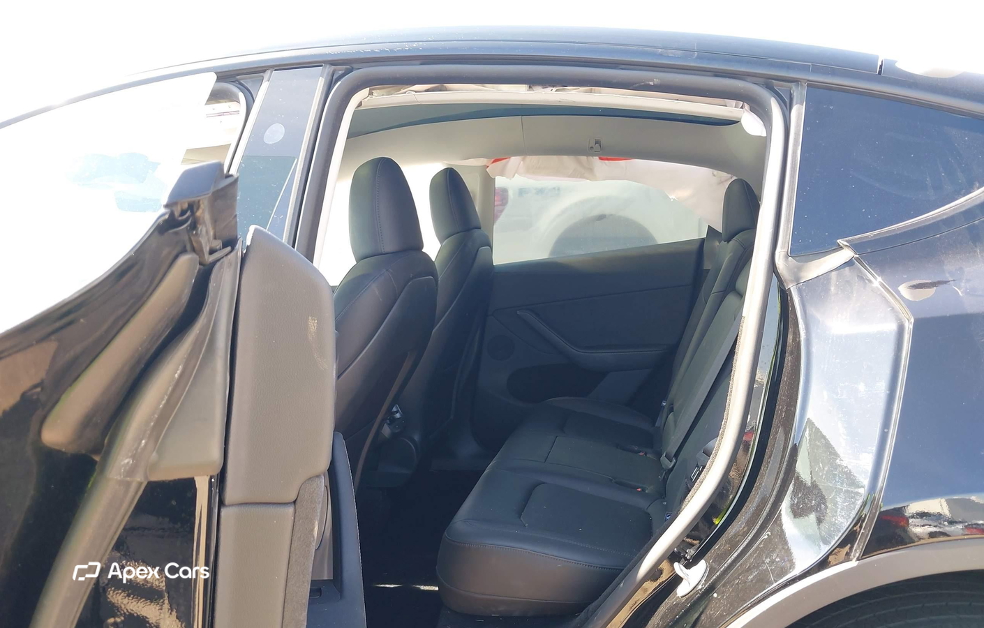 Tesla Model Y 2025