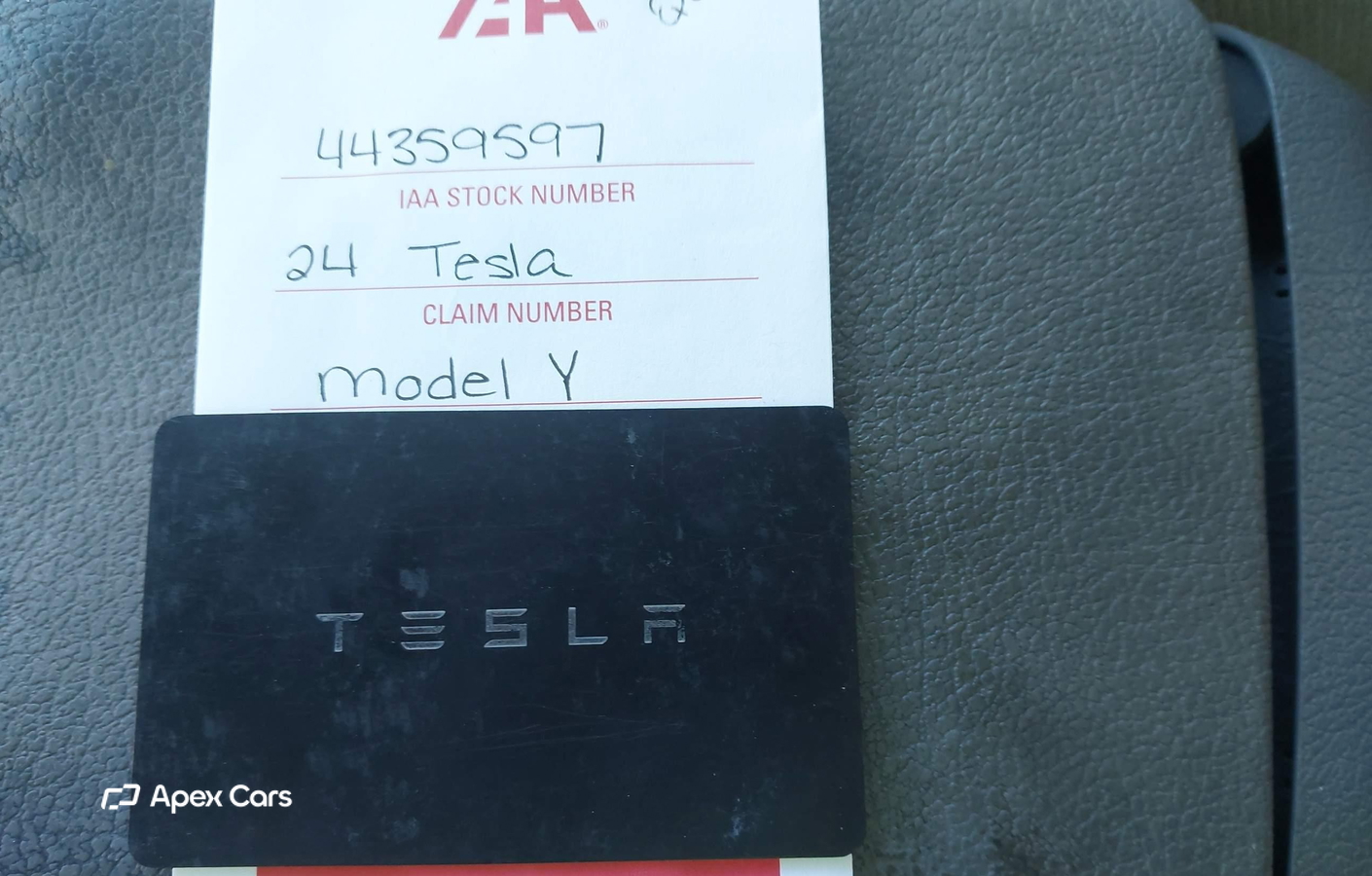 Tesla Model Y 2024