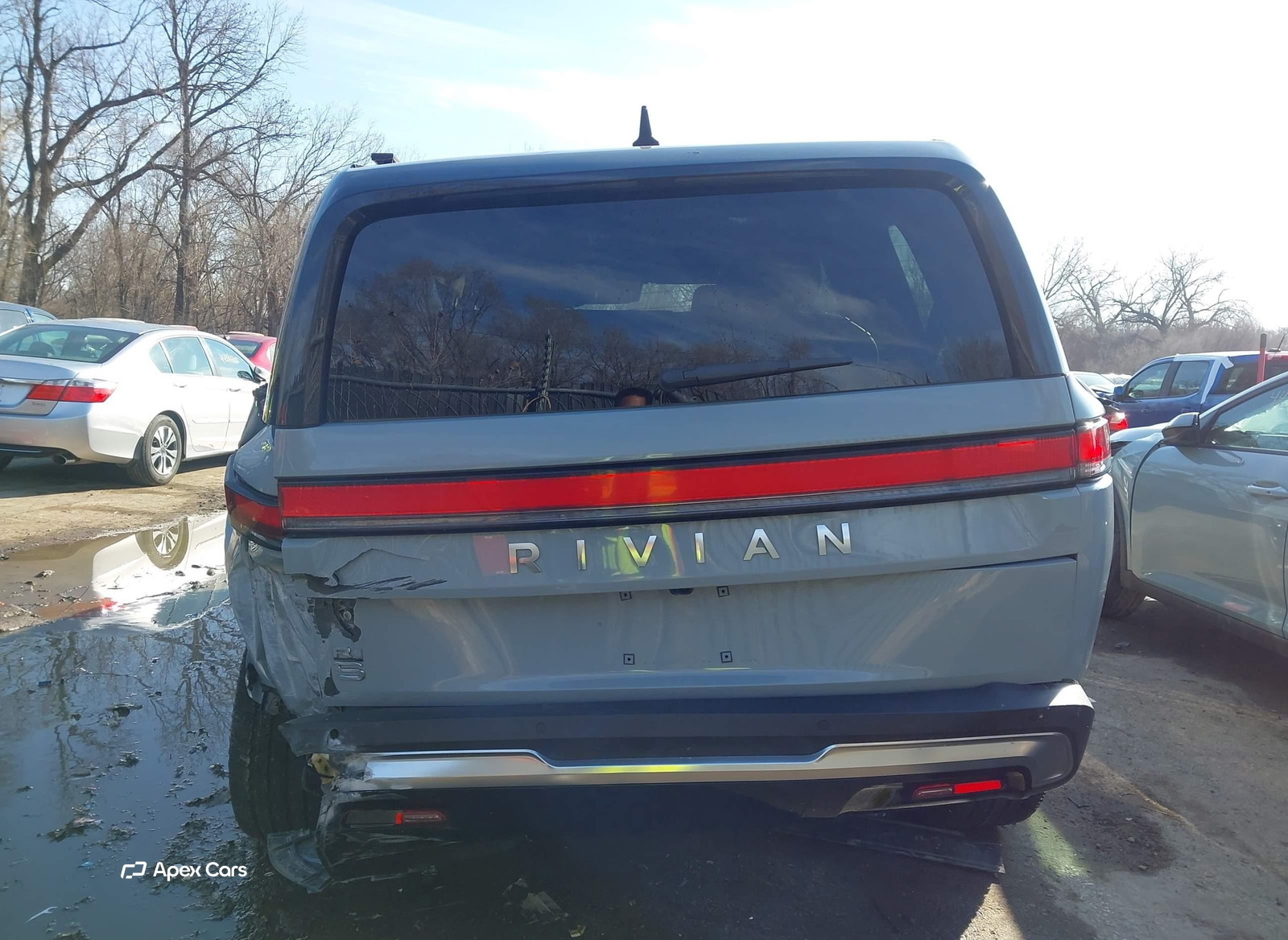 Rivian R1S 2025
