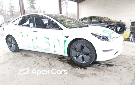 Tesla Model 3 2021 - Image 1 of 15