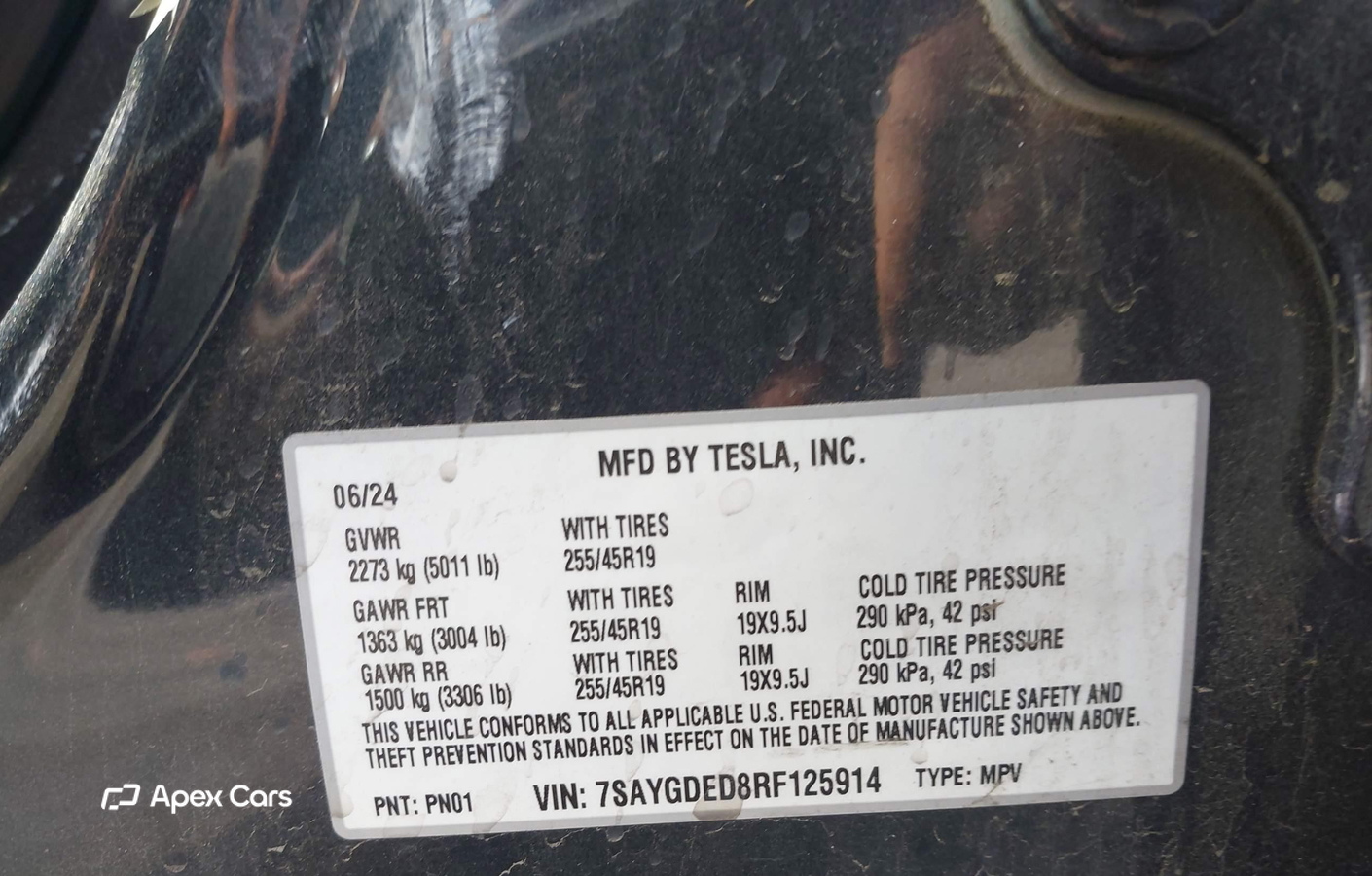 Tesla Model Y 2024