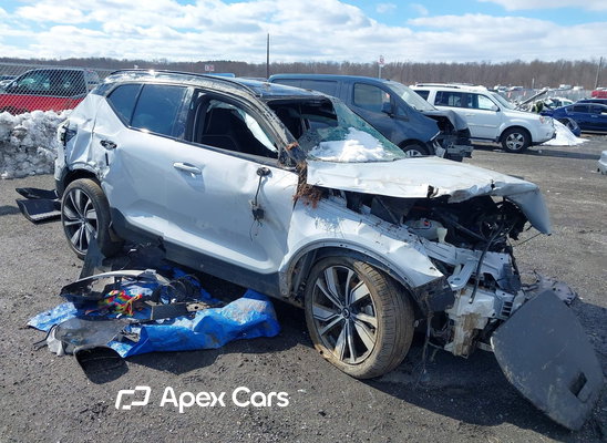 2021 Volvo XC40 - Image 1 of 5