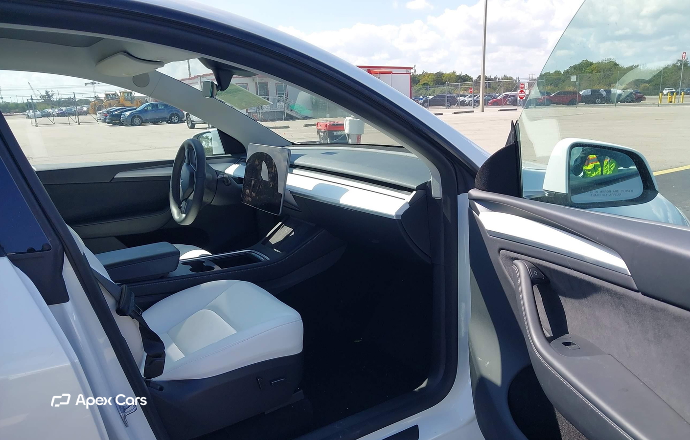 Tesla Model Y 2024