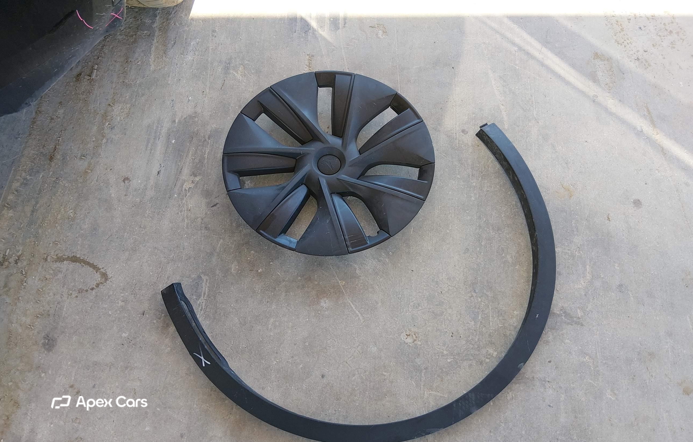 Tesla Model Y 2025