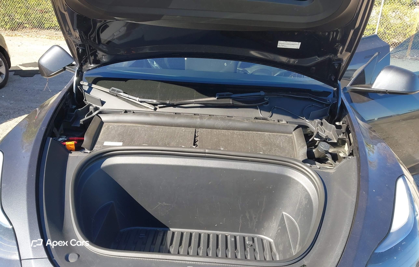 Tesla Model Y 2025