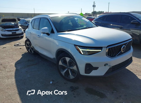2023 Volvo XC40 - Image 1 of 5