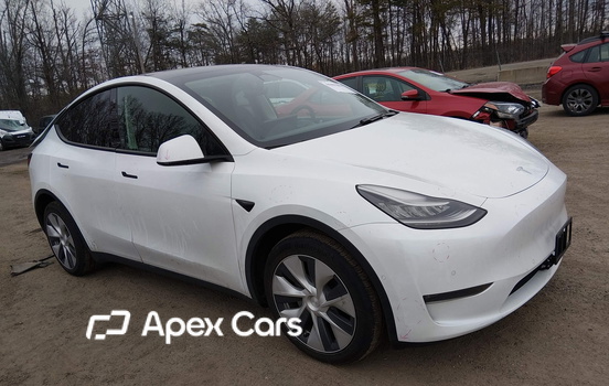 Tesla Model Y 2021 - Image 1 of 18