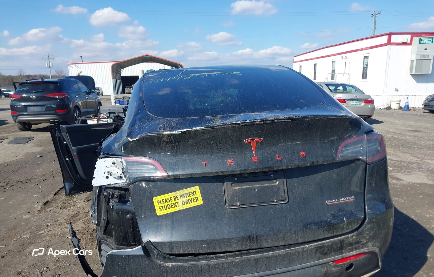 Tesla Model Y 2025