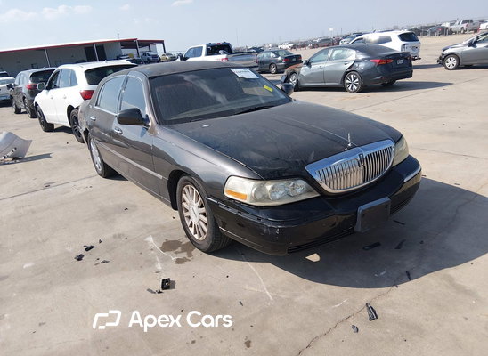 2005 Lincoln Town Car - Image 1 of 5
