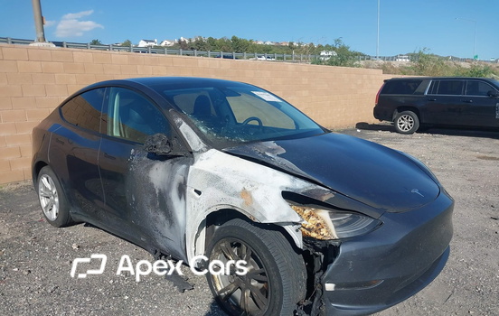 Tesla Model Y 2021 - Image 1 of 17