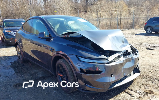 Tesla Model Y 2026 - Image 1 of 17