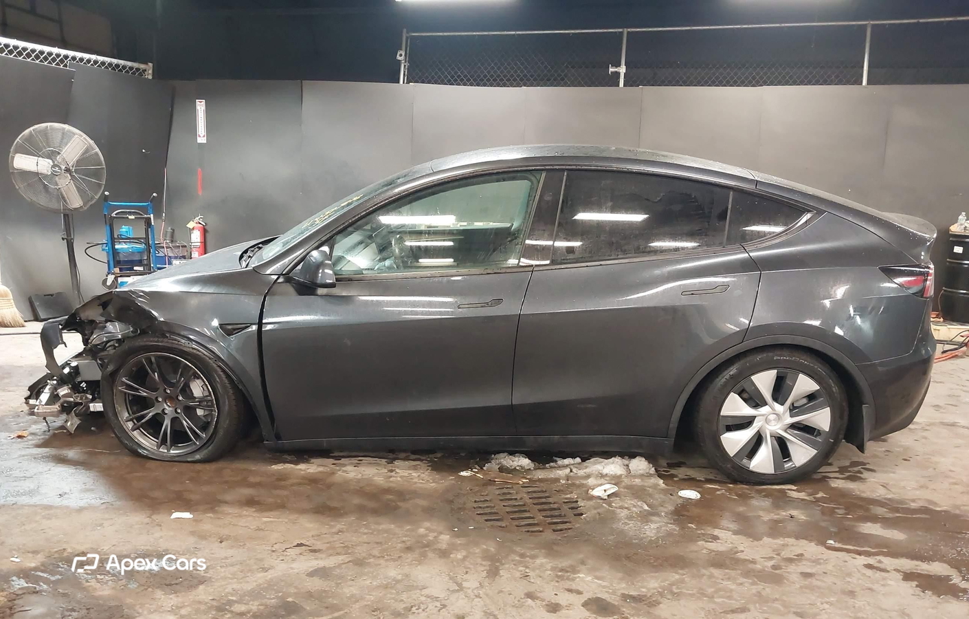Tesla Model Y 2025