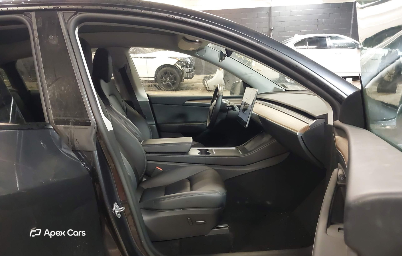 Tesla Model Y 2025