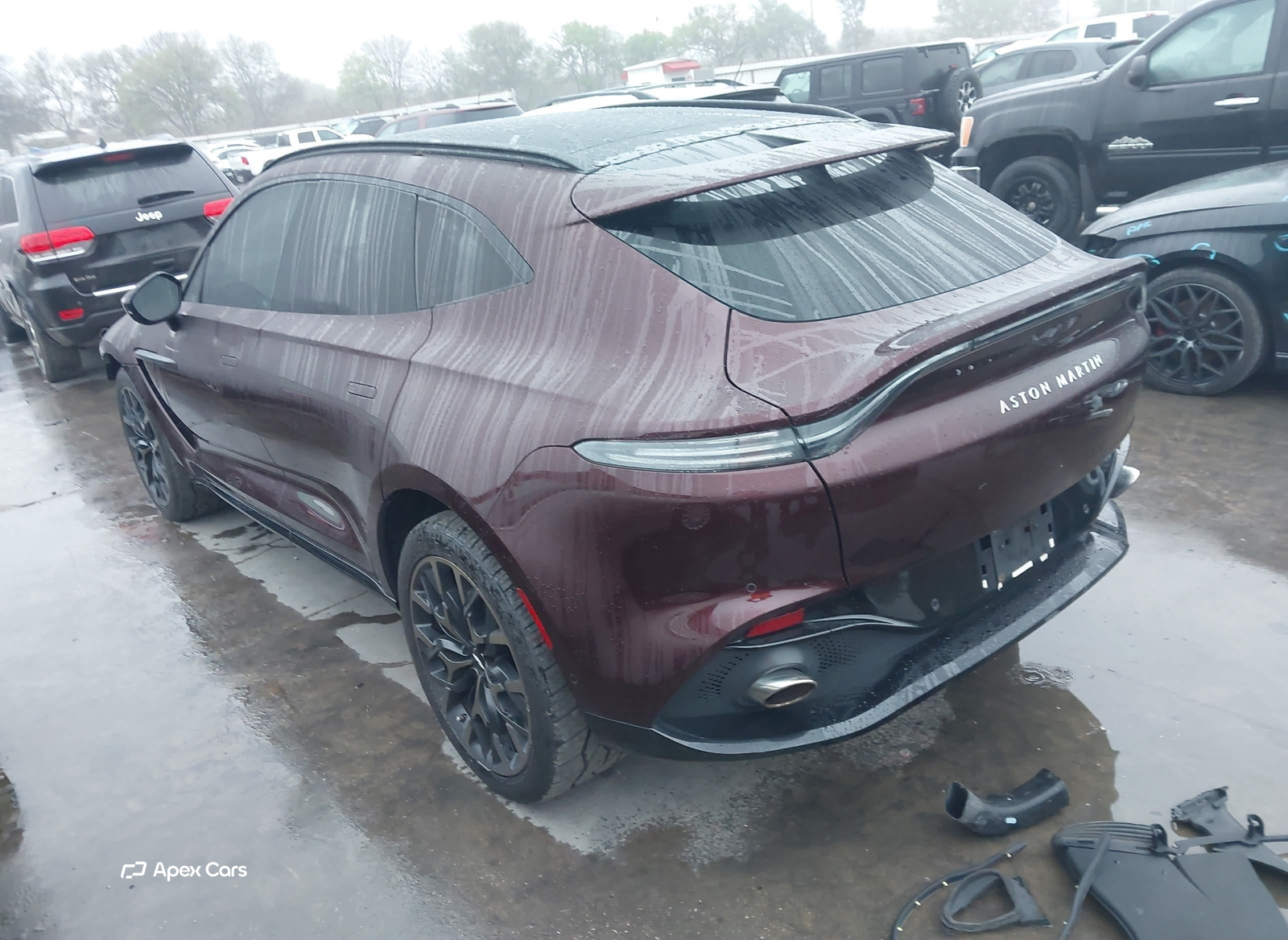 Aston Martin DBX 2021
