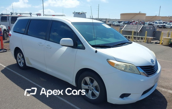 Toyota Sienna 2011 - Image 1 of 16
