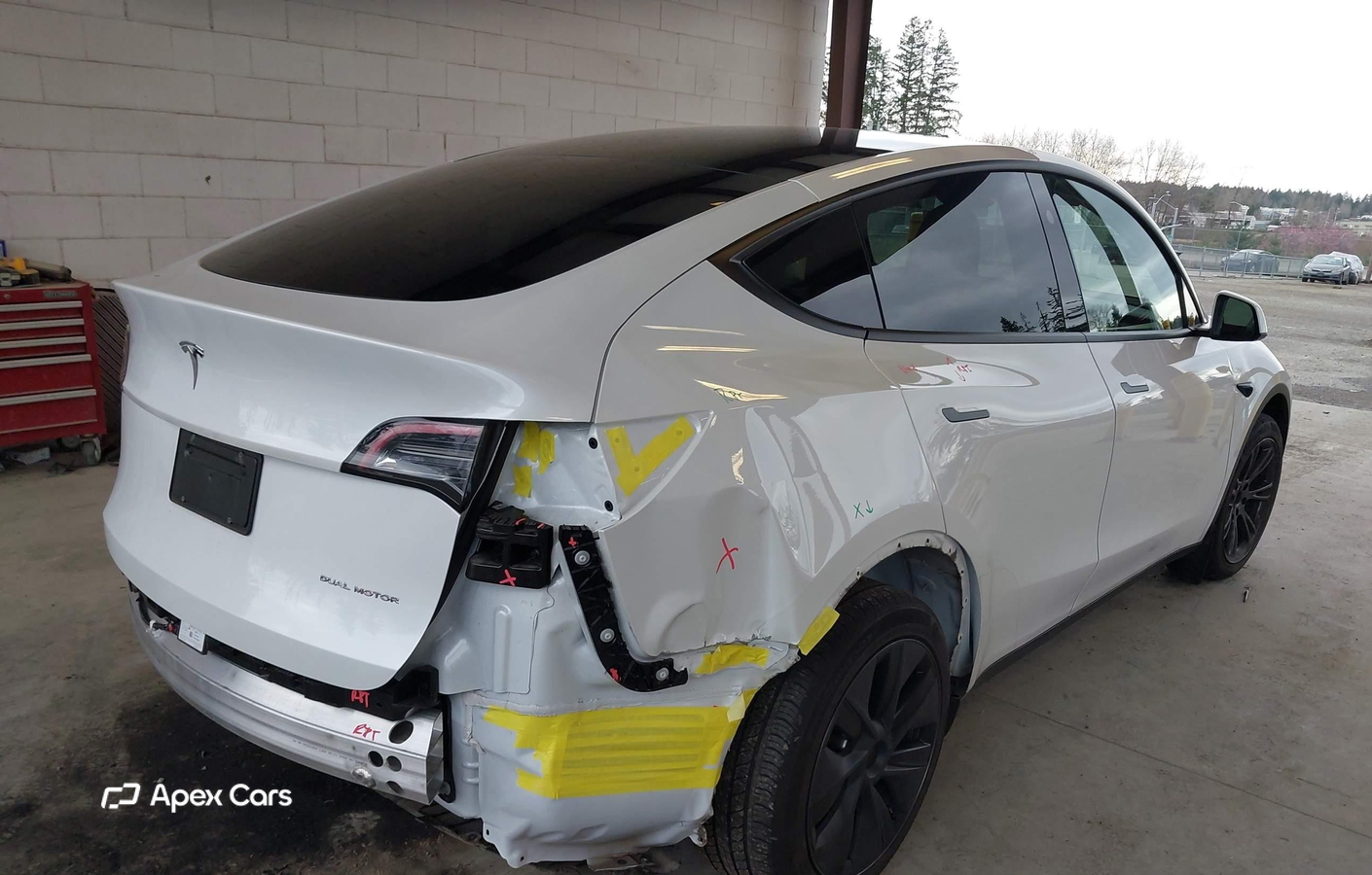 Tesla Model Y 2024