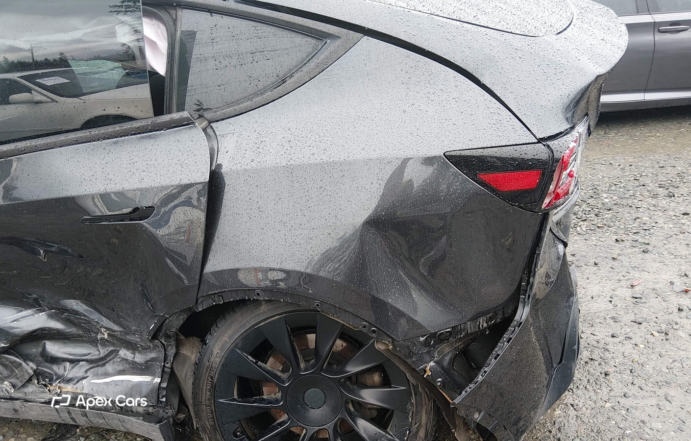 Tesla Model Y 2025