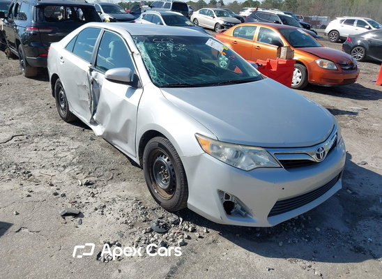 2014 Toyota Camry - Zdjęcie 1 z 5