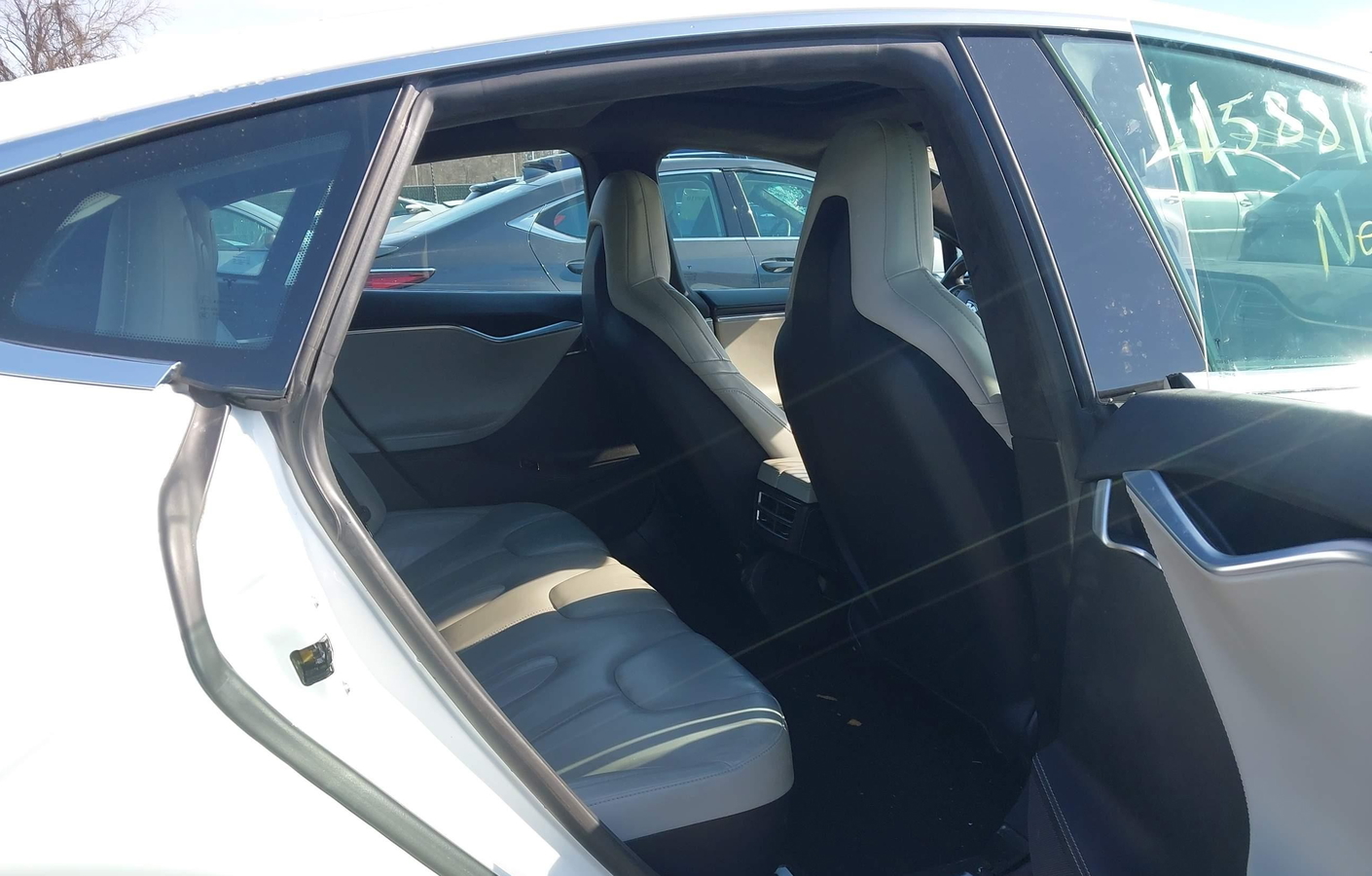 Tesla Model S 2015