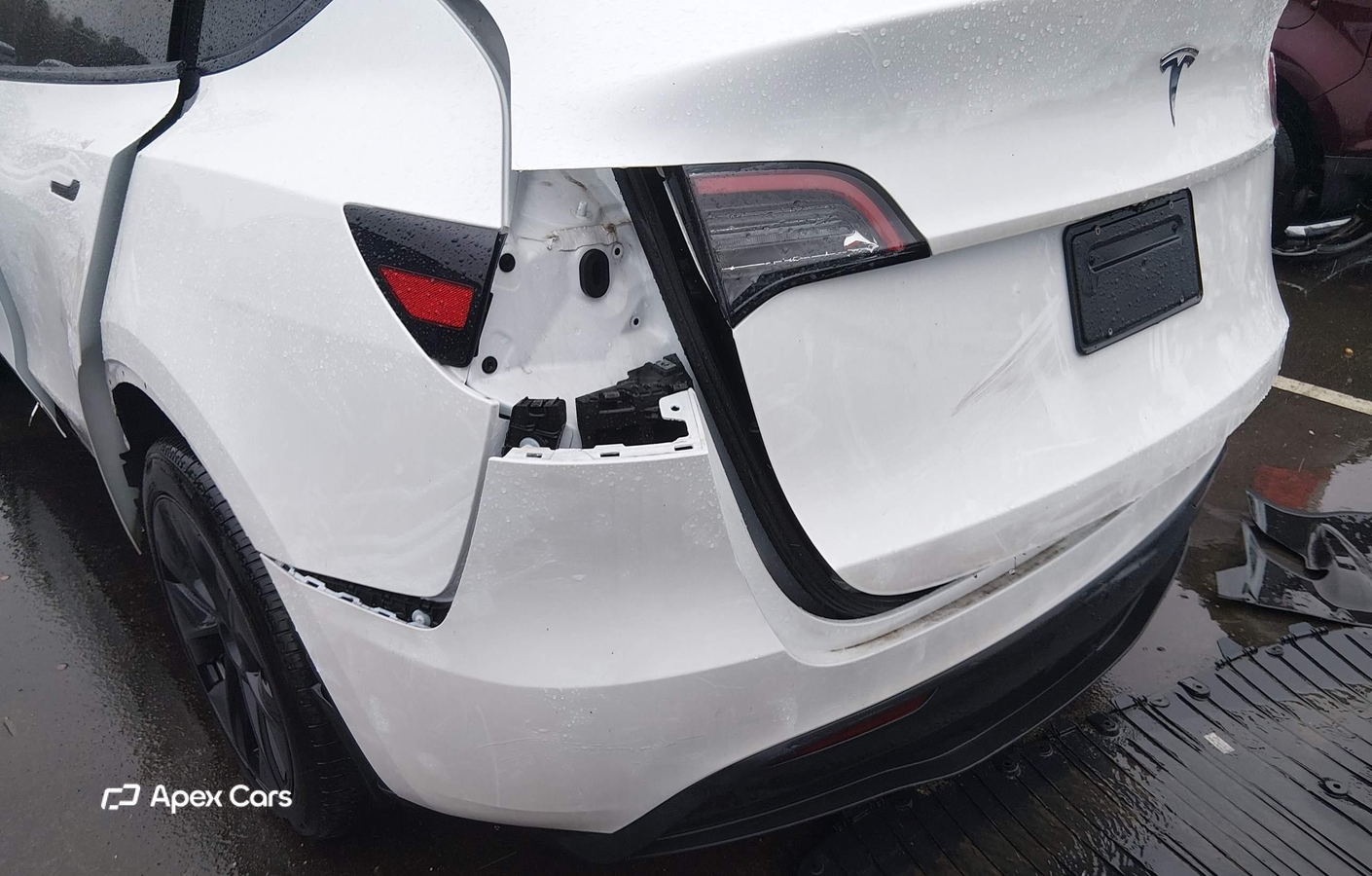 Tesla Model Y 2025