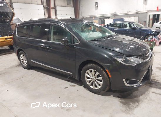 2019 Chrysler Pacifica - Image 1 of 5