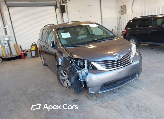 2015 Toyota Sienna - Image 1 of 5