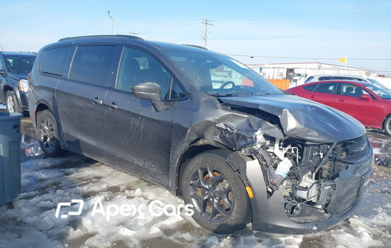 Chrysler Pacifica 2018 - Image 1 of 17