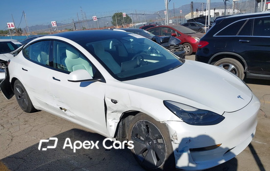 Tesla Model 3 2021 - Image 1 of 15