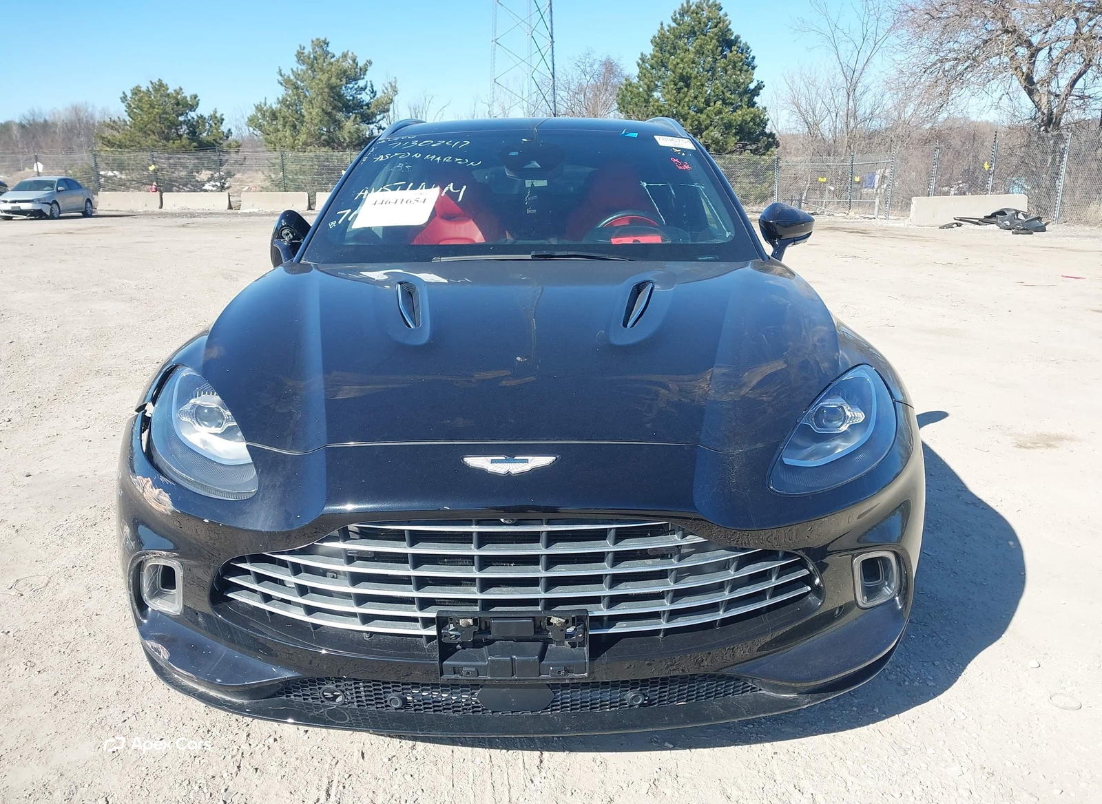 Aston Martin DBX 2021