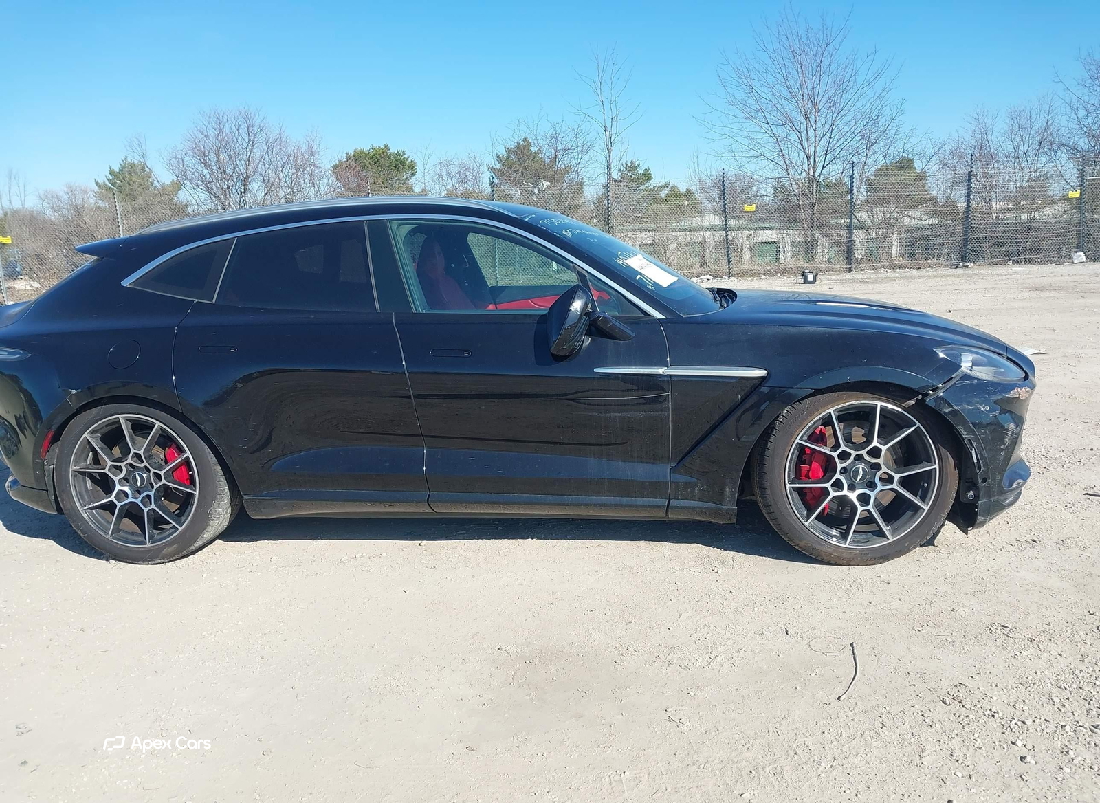 Aston Martin DBX 2021