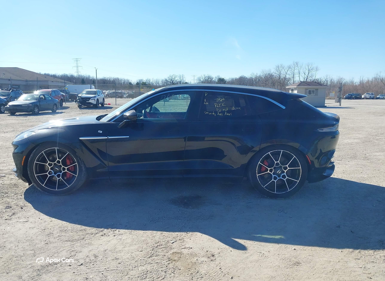 Aston Martin DBX 2021