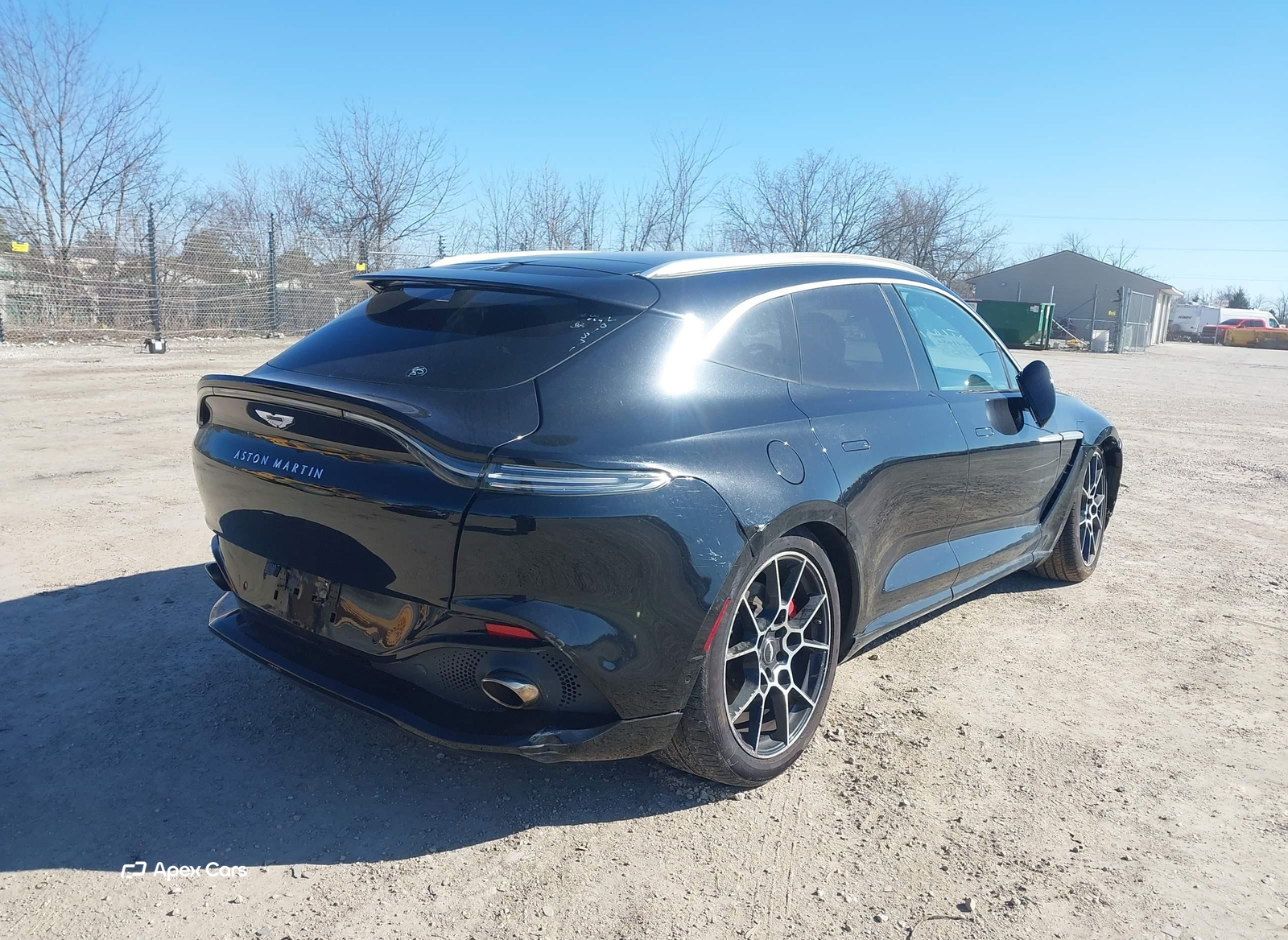 Aston Martin DBX 2021