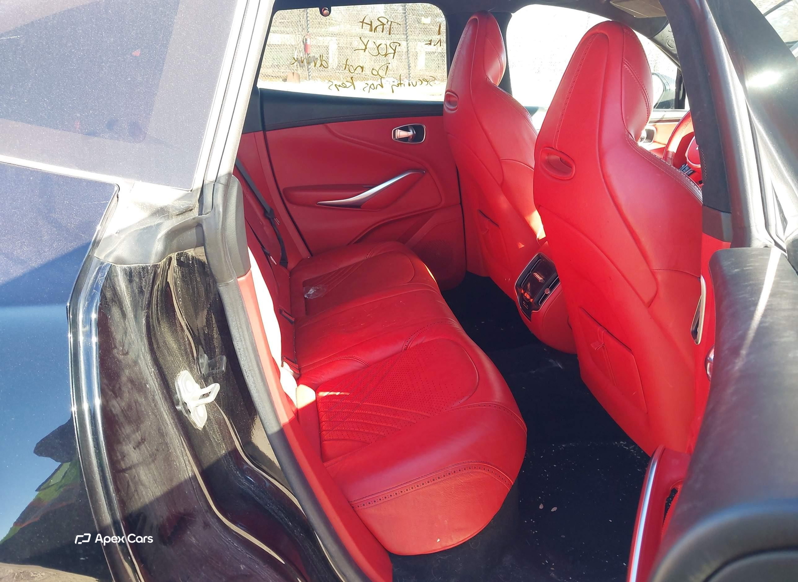 Aston Martin DBX 2021