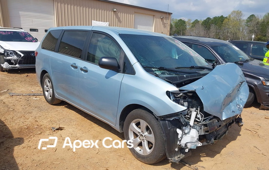 Toyota Sienna 2015 - Image 1 of 16