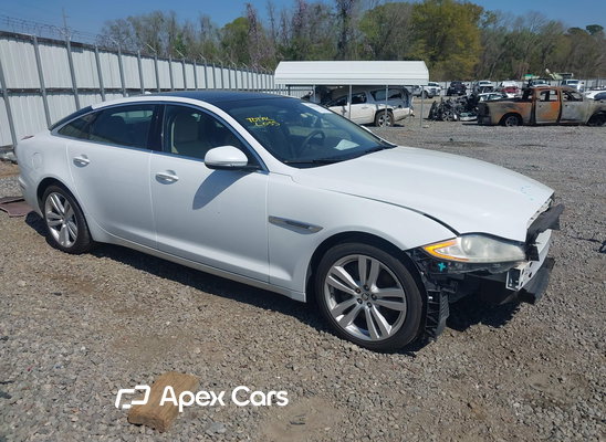 2013 Jaguar XJ - Image 1 of 5