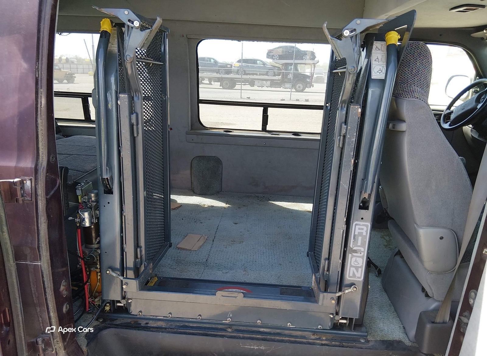 Dodge RAM Van 2000