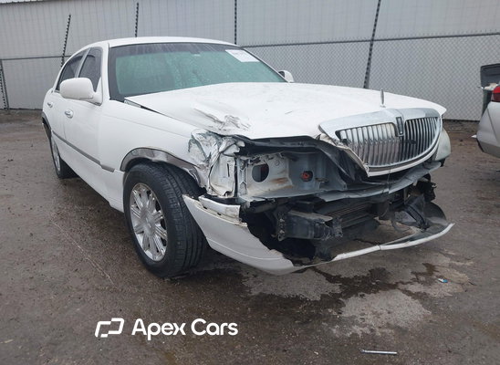 2011 Lincoln Town Car - Image 1 of 5