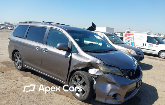 Toyota Sienna 2015 - Image 1 of 5