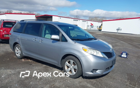 Toyota Sienna 2012 - Image 1 of 16
