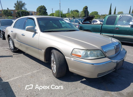 2007 Lincoln Town Car - Image 1 of 5