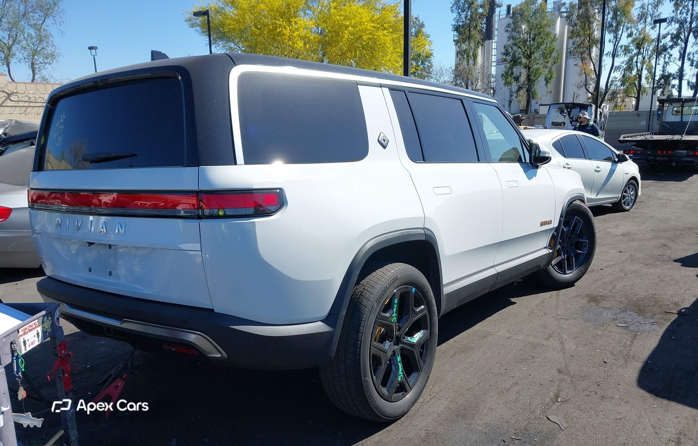 Rivian R1S 2023