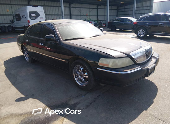 2005 Lincoln Town Car - Image 1 of 5
