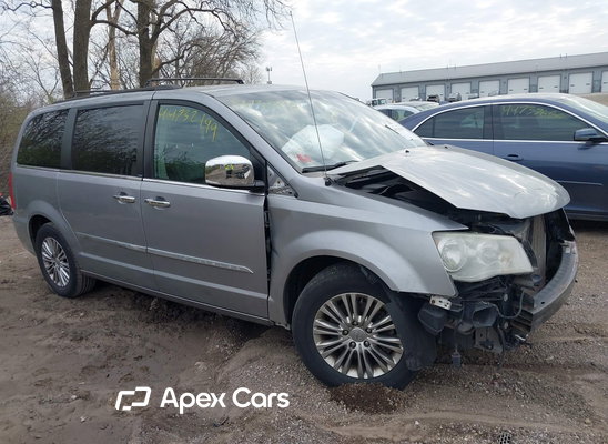 2013 Chrysler Town & Country - Image 1 of 5