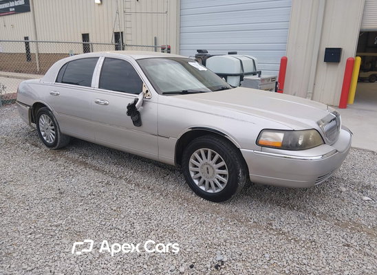 2005 Lincoln Town Car - Image 1 of 5