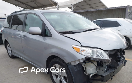 Toyota Sienna 2018 - Image 1 of 21