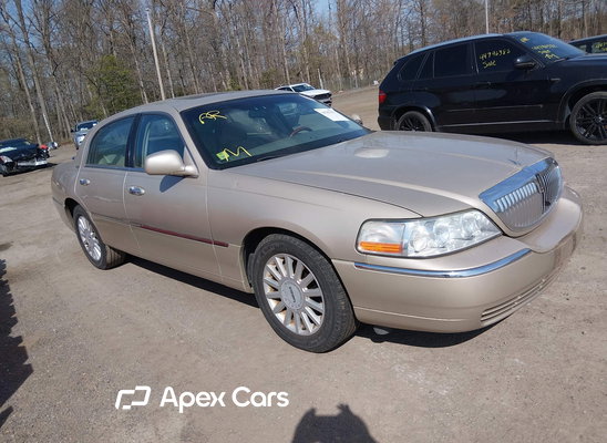 2005 Lincoln Town Car - Image 1 of 5