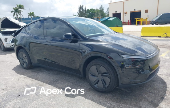 Tesla Model Y 2026 - Image 1 of 18