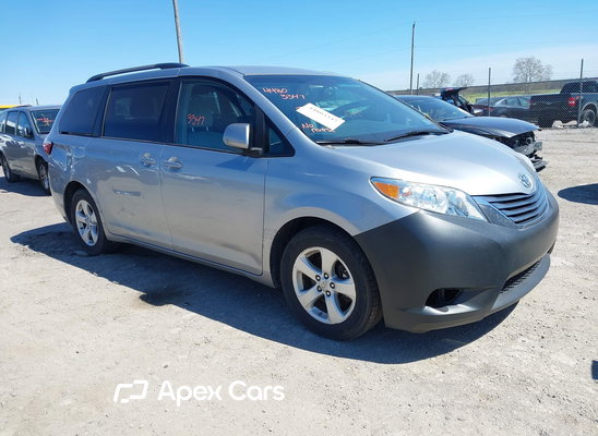 2015 Toyota Sienna - Image 1 of 5